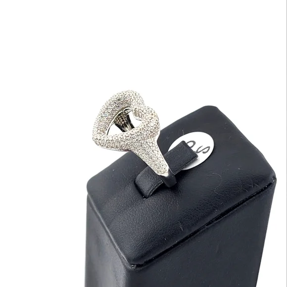 Elegant 925 Sterling Silver Heart Ring – Polished & Chic Design - Picture 6 of 11